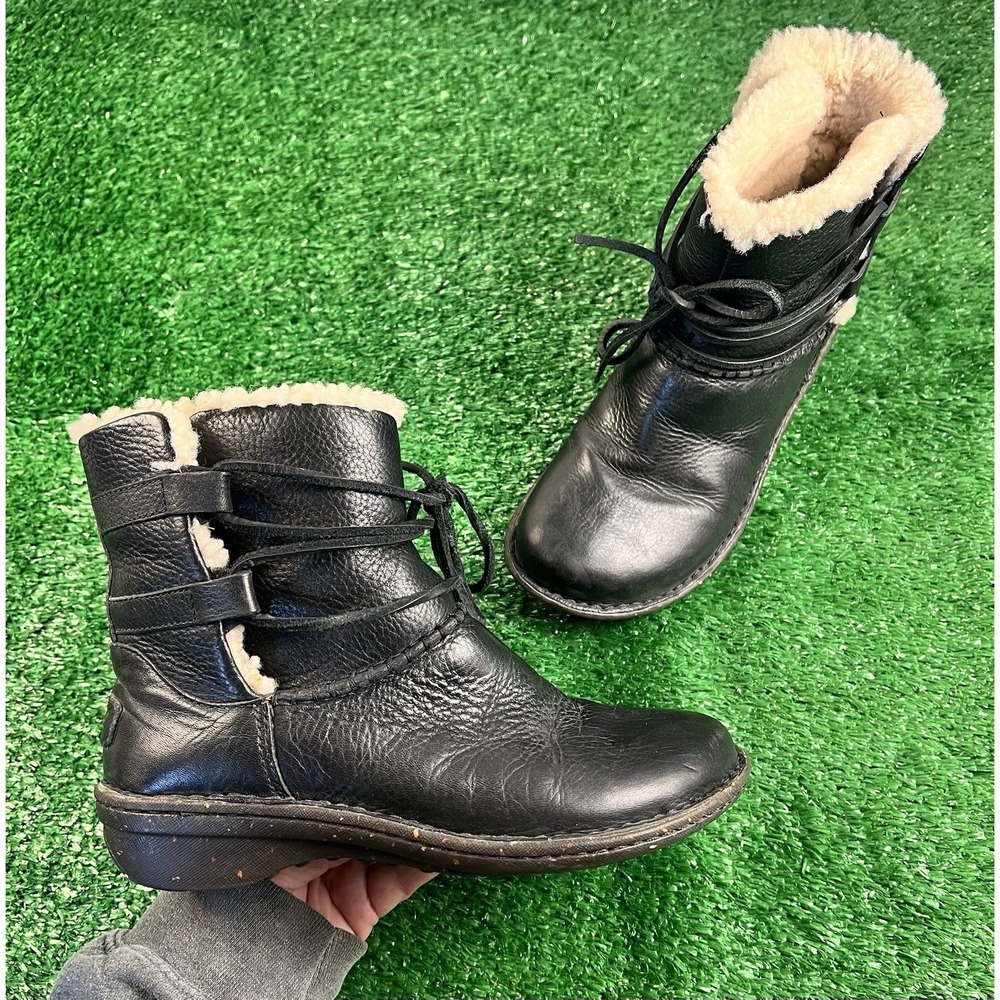 UGG Caspia Black Leather Ankle Boots Shearling Lined Lace Up Wrap Around 7 Women